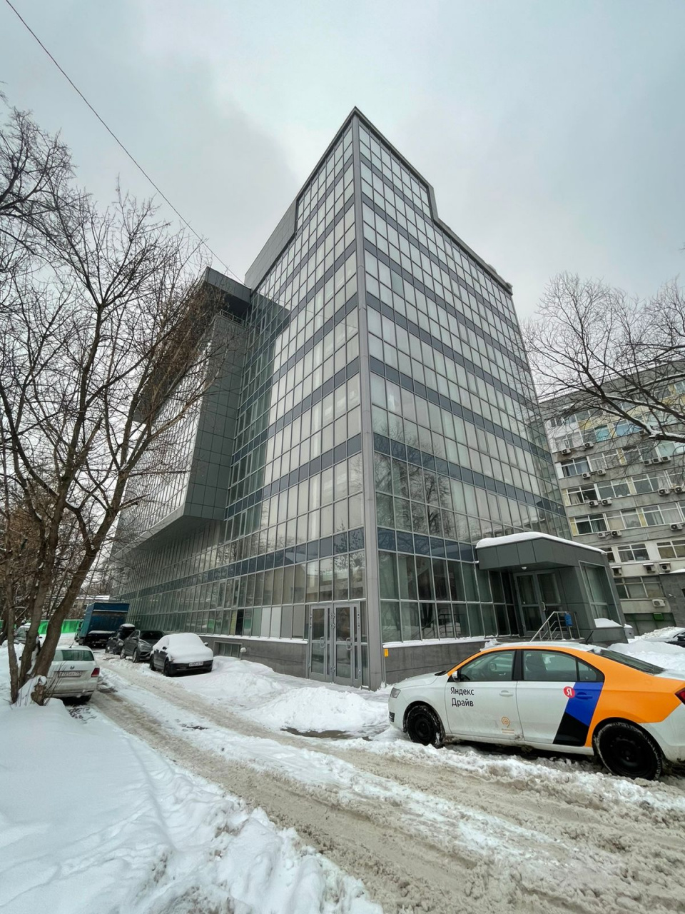 фасад дома, здание по адресу г Москва, ул Нарвская, д 6 стр 2 